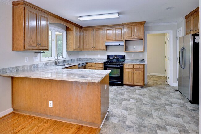 Building Photo - Beautiful Poquoson Home.