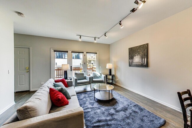 Building Photo - 2233 W Medill Ave