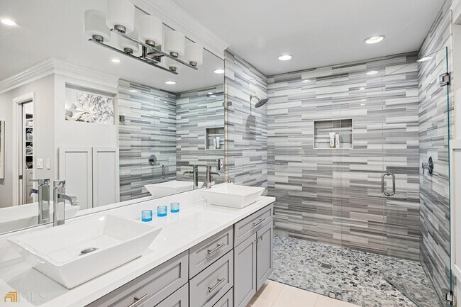 Building Photo - 521 Hollydale Ct NW