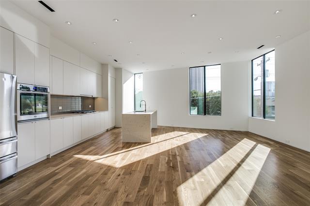 Building Photo - 2422 N Carroll Ave