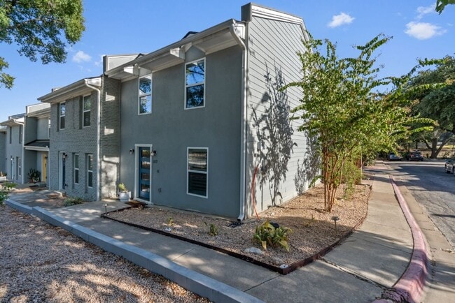 Building Photo - 6211 Manor Rd