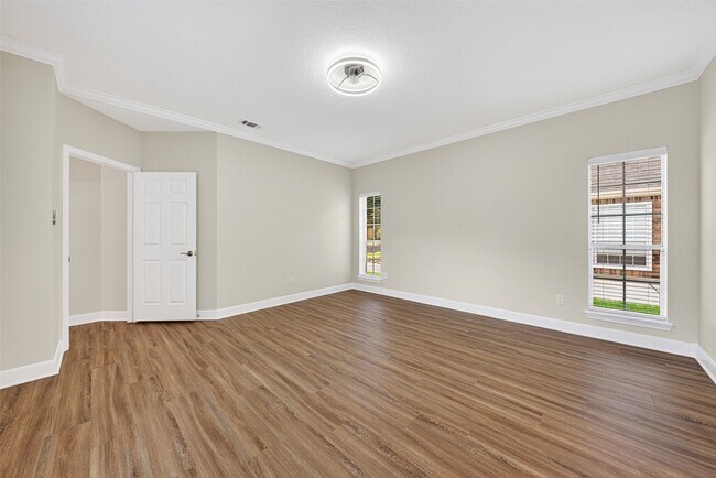 Building Photo - 2015 Rosalyn Ct