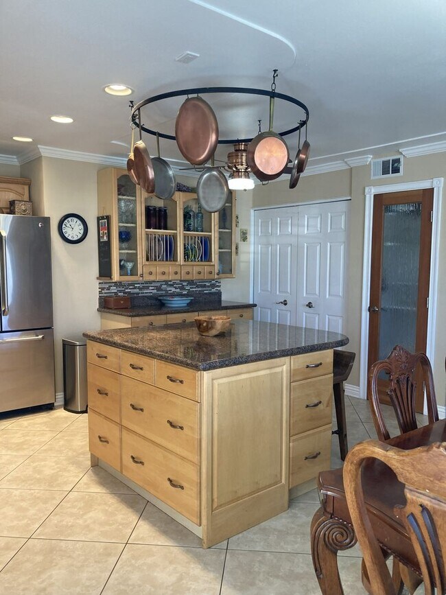 Building Photo - Relaxing Condo just steps away from the be...