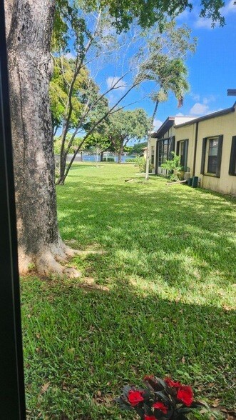 Building Photo - 532 Briarwood Cir