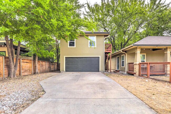 Building Photo - 3600 Govalle Ave