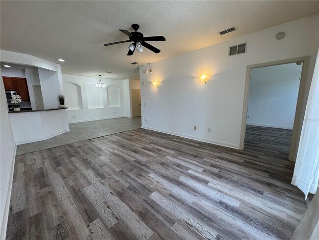 Building Photo - 3000 Laurel Park Ln