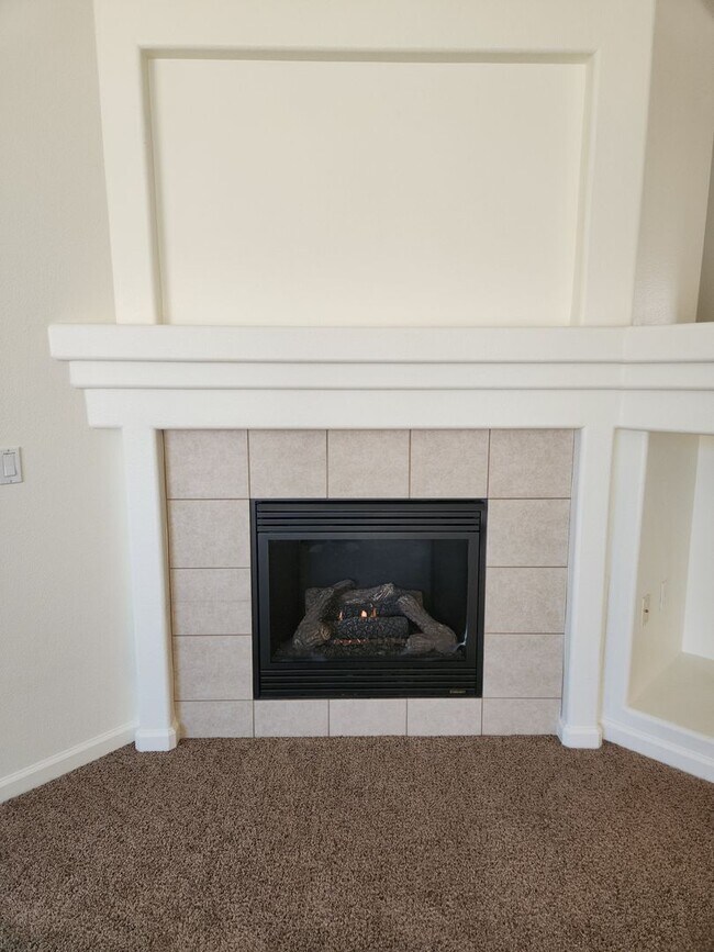 Building Photo - Lovely 3 bedrooms, 2 bathrooms located in ...