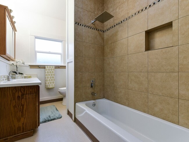 Building Photo - Beautifully Remodeled 2 Bedroom Craftsman Home near Downtown Auburn