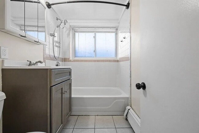 Building Photo - 66 Bryon Rd