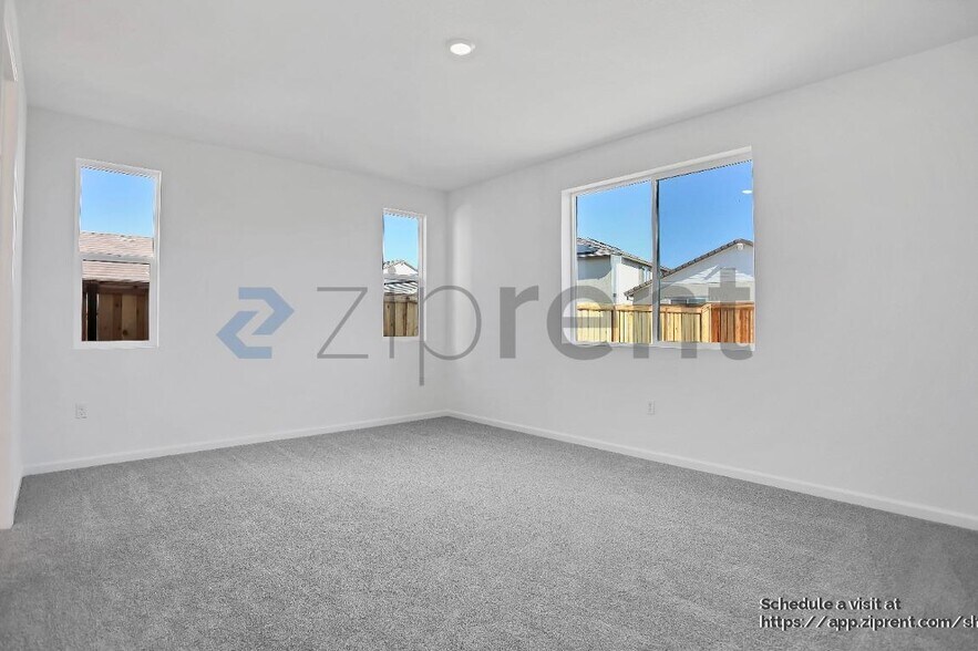 Building Photo - 15474 Hedges Dr