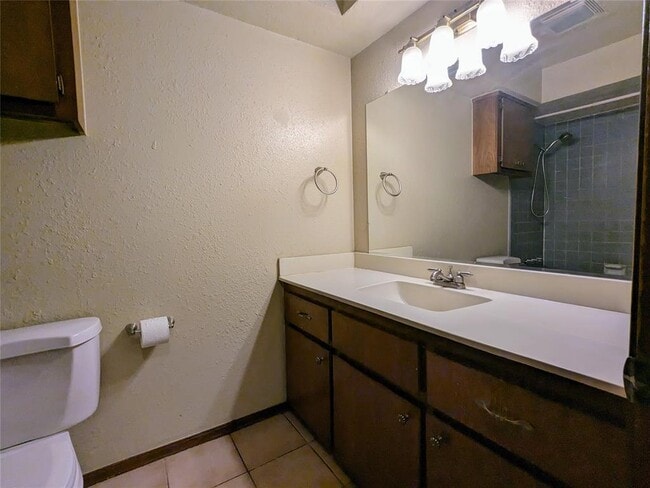 Building Photo - 2116 Oakvista Cir