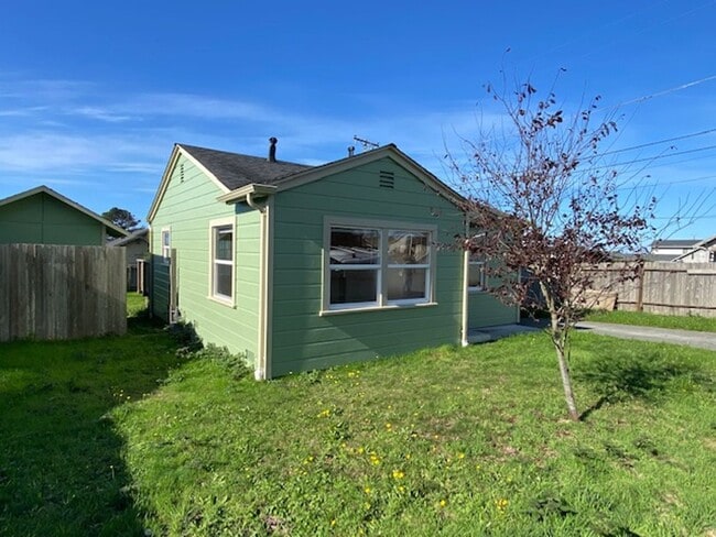 Building Photo - Beautifully done, 2/1 house in Eureka