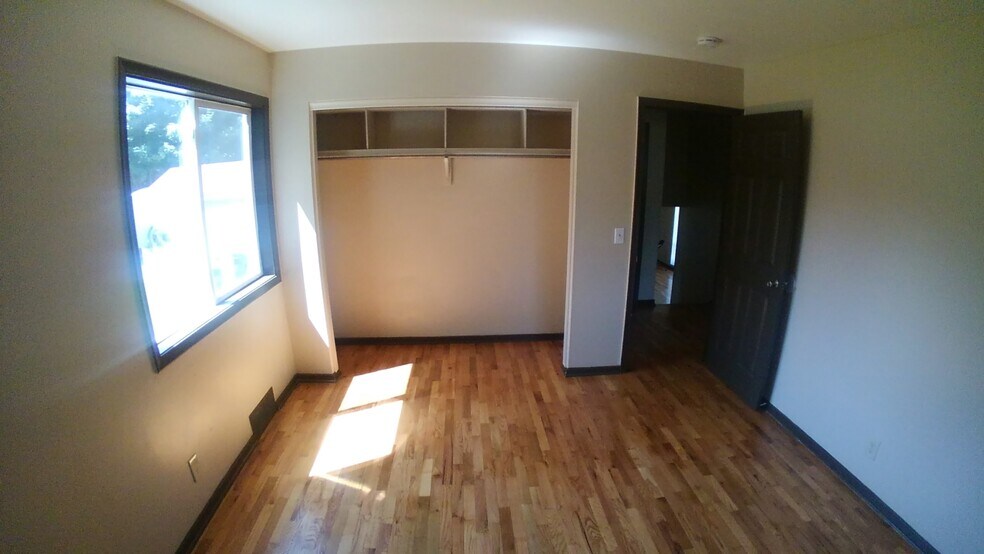 Large Back Bedroom - 1536 Linden St