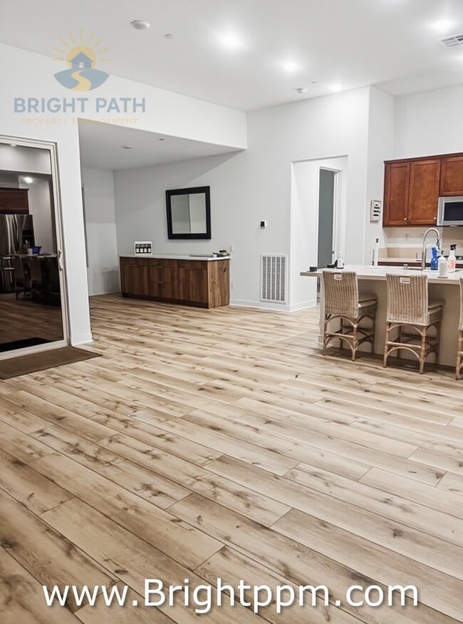 Building Photo - 1539 Newland Dr