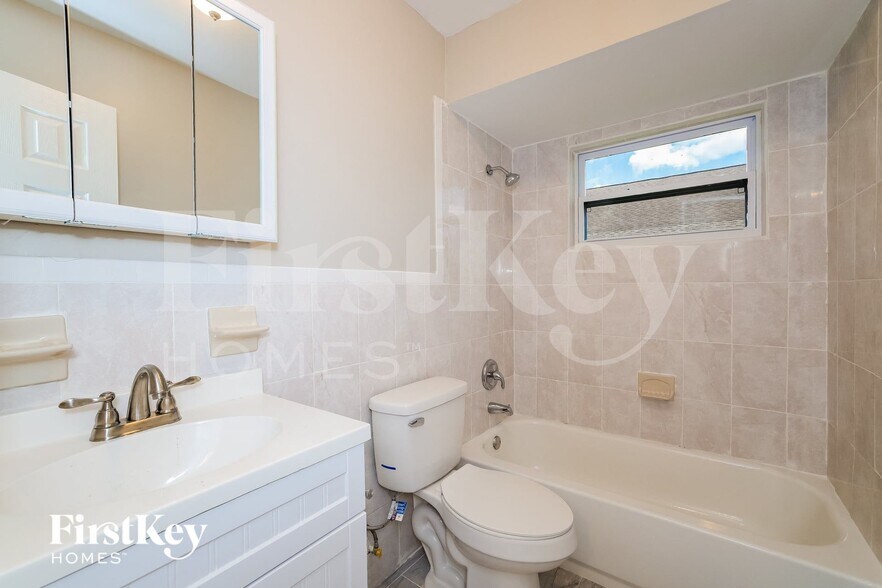 Building Photo - 724 Dromedary Dr