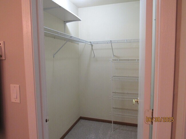 Building Photo - 352 Pembroke Ct