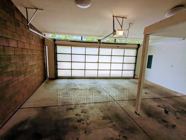 Building Photo - 4105 Bay Ct NE