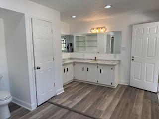 Building Photo - 1924 Woodside Rd