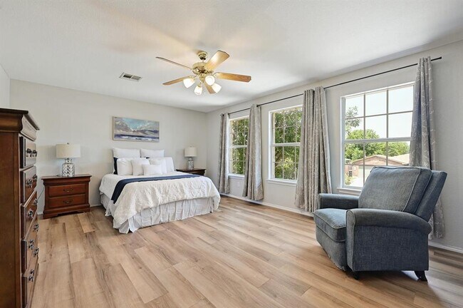 Building Photo - 252 Fall Creek Dr