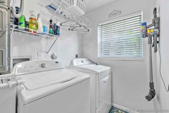 Building Photo - 7916 Coral Pointe Dr