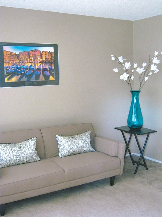 Sunset Park Apartments (No Vacancy) 6248 Lemon Hill Ave Sacramento CA