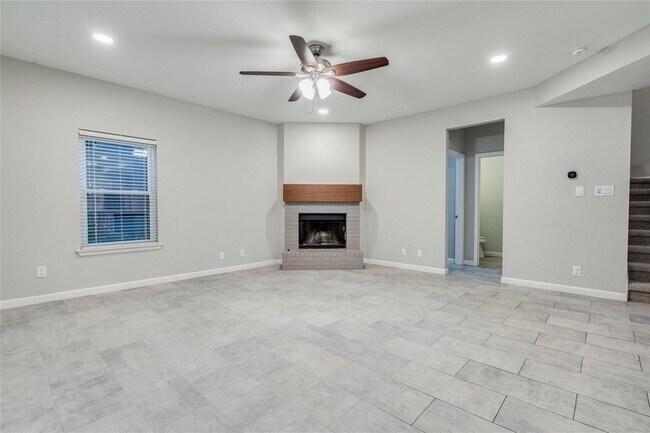 Building Photo - 10803 Sans Souci Pl