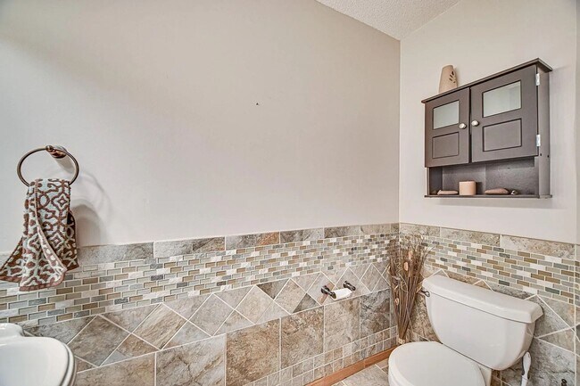 Building Photo - Spacious 4-Bed 4-Bath Home in Buffalo - Available 7/1!