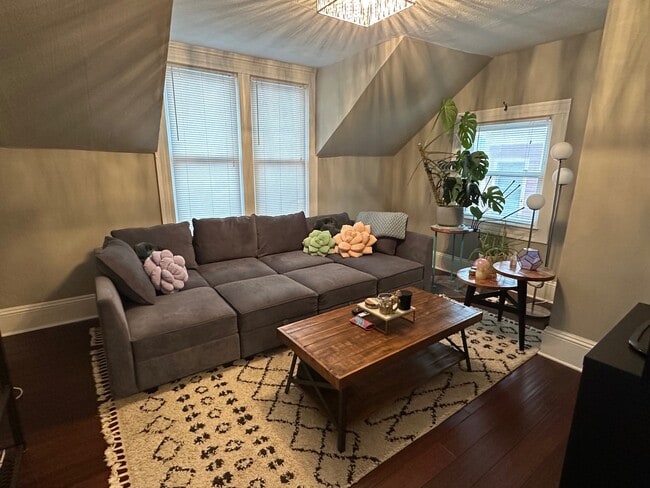 Building Photo - 1425 Hopkins Ave