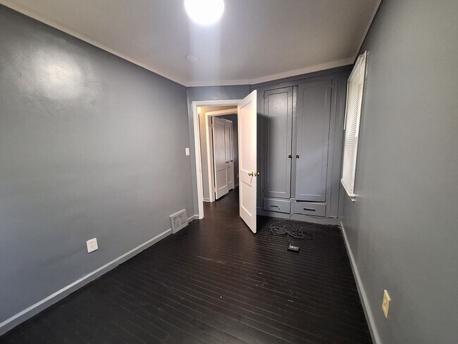 Building Photo - 6338 Lodewyck St