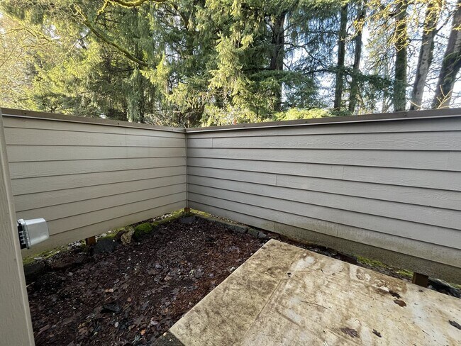 Building Photo - 2 Bed 2 Bath Corner Condo ~ Cedar Mill w/ Washer & Dryer, Parking and Pool! Convenient to Nike, S...