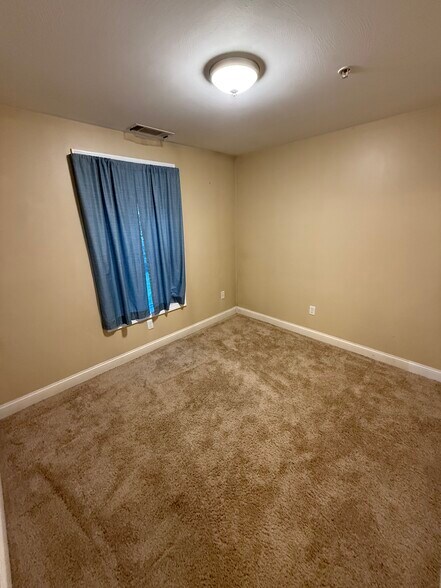 Building Photo - 6 Crestview Cir