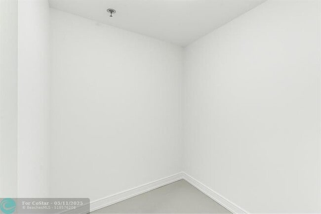 Building Photo - 7579 Imperial Dr
