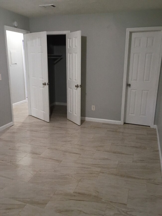 Building Photo - 152 Forest Pl