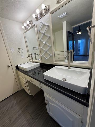 Building Photo - 3175 Golden Oak Ct