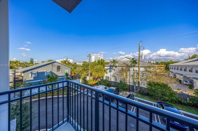 Building Photo - 20 NE 19th Ave