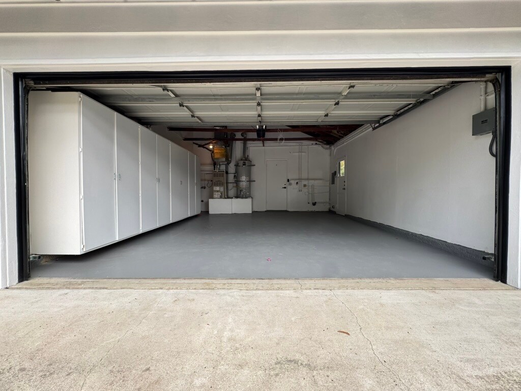 Building Photo - 2212 Linda Flora Dr