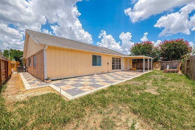 Building Photo - 12055 Fairpoint Dr