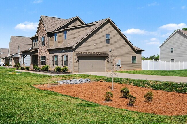 Building Photo - "Spacious 4-Bedroom Retreat with 3.5 Baths in Charming Mt. Juliet!" Beautiful Almost 1/2 Acre Lot...