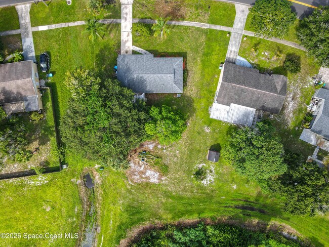 Building Photo - 1399 Mariposa Dr NE