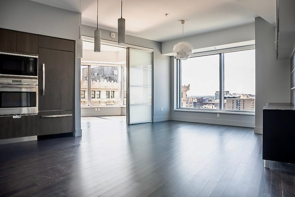 Open Lay Out Living Room - 110 Stuart St