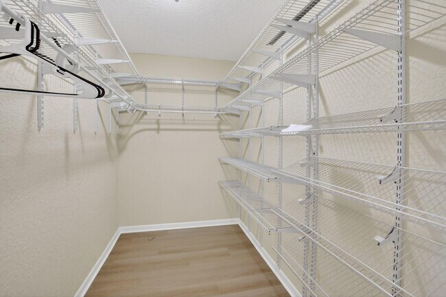 Building Photo - 2520 Van Buren St