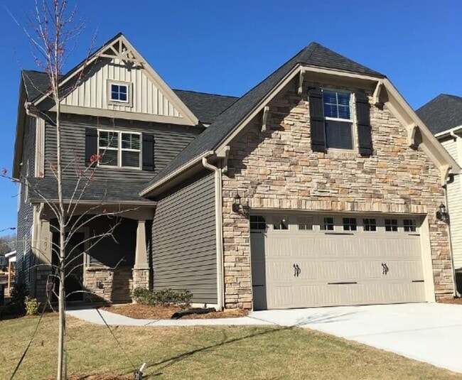 Building Photo - 207 Maple Walk St