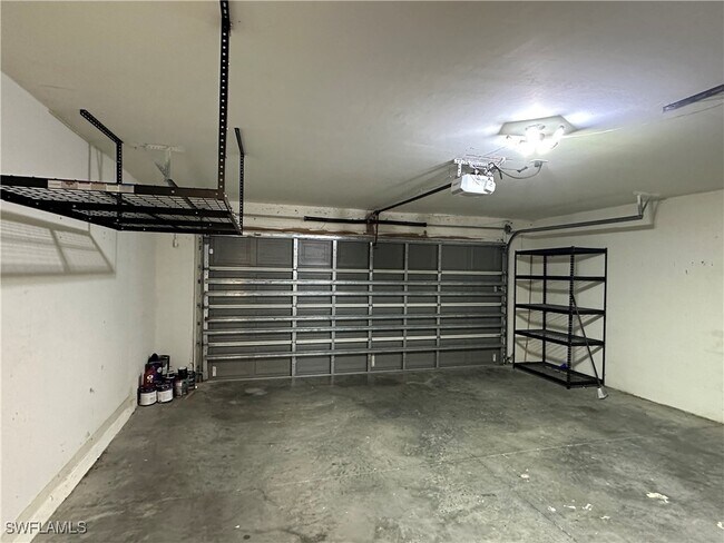 Building Photo - 8100 Allamanda Ct