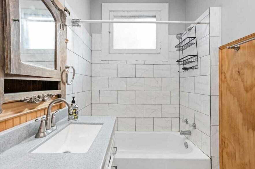 Bathroom - 539 Fletcher Ave