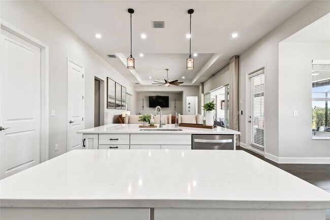 Building Photo - 5226 Lake Venice Dr