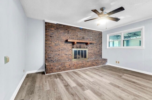Building Photo - 3962 Fairfield Dr