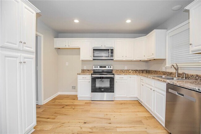 Building Photo - 41 Gore Ln