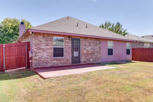 Building Photo - 9016 Garden Springs Dr