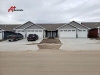 Building Photo - Three bedroom two bathroom Twin home w/ triple garage