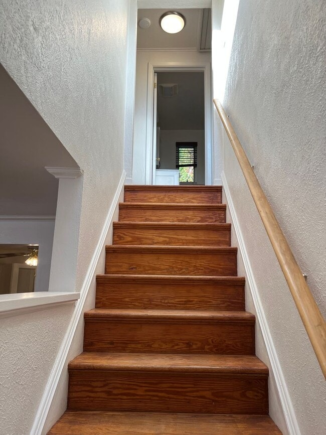 Building Photo - 562 Foltz Dr